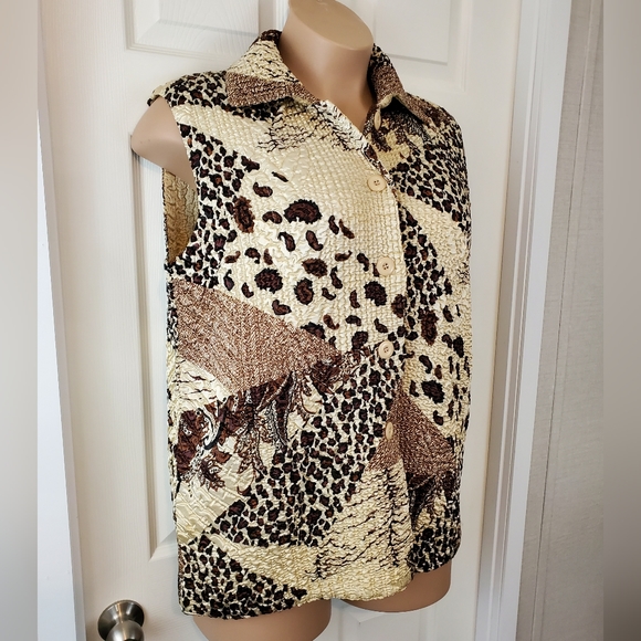 ABC Collection Animal Print Vest - Picture 2 of 8